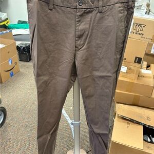 Izod Men's Dark Brown Chinos